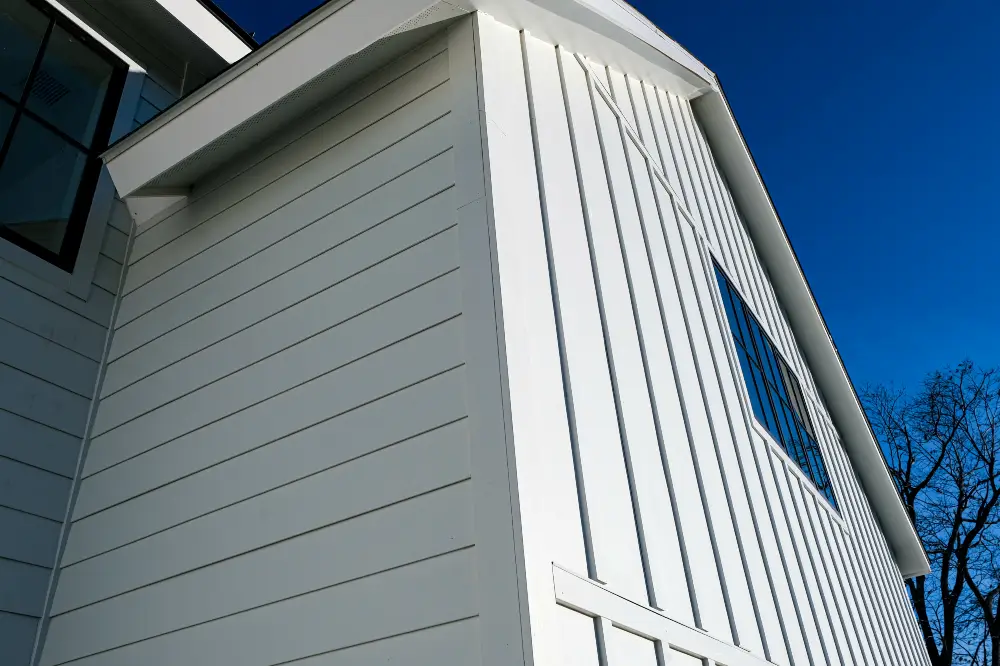 A white house that uses James Hardie fiber cement siding. With siding installations from Dagmar Construction, your home will be protected from the elements for years to come